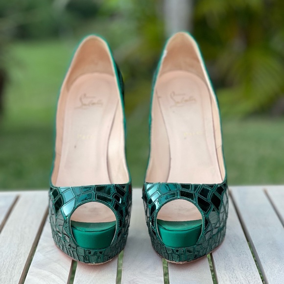 CHRISTIAN LOUBOUTIN peep toe emerald green mirror platform pumps - Picture 2 of 8